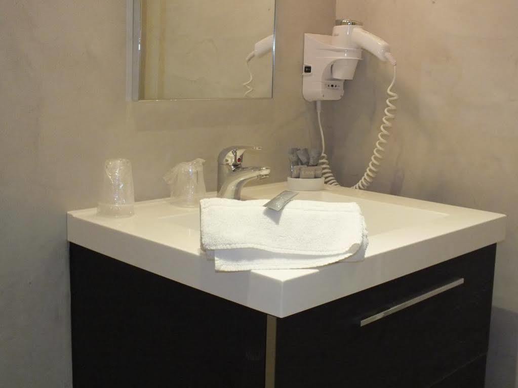 Le Heron Cendre Hotel 3*